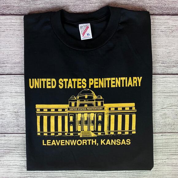 Vintage 1990s Leavenworth Kansas Penitentiary Prison T-shirt - Picture 1 of 5